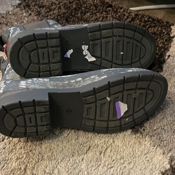 NWOT: Chooka Gray Snake Skin Water proof Boots size 6 - Picture 4 of 5